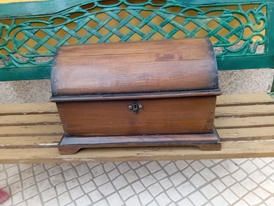 Arca Baú em madeira antiga pequena