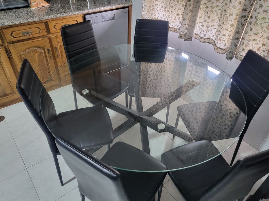 Vendo Mesa com 6 cadeiras