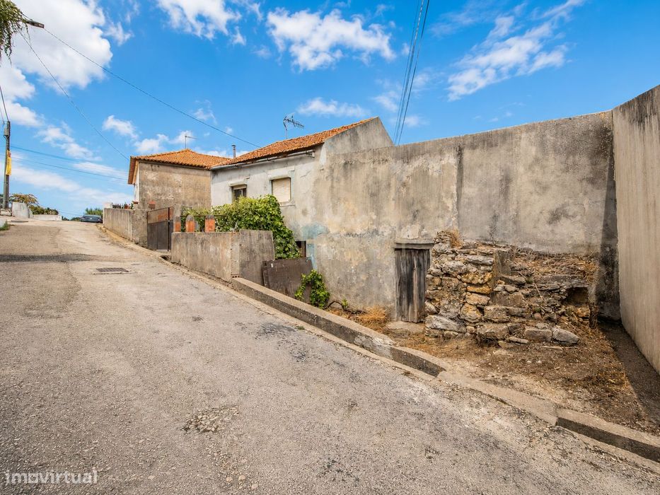 Moradia para recuperar com 250 m² em Vila Verde – Figueira da Foz