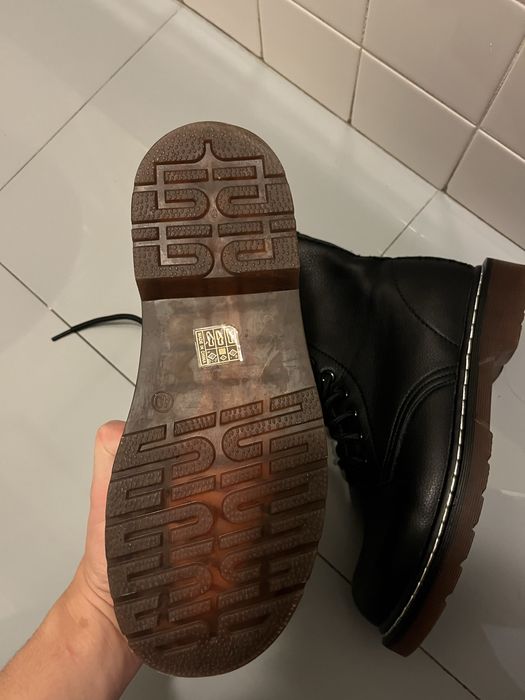 Botas semi novas, unisexo, N40