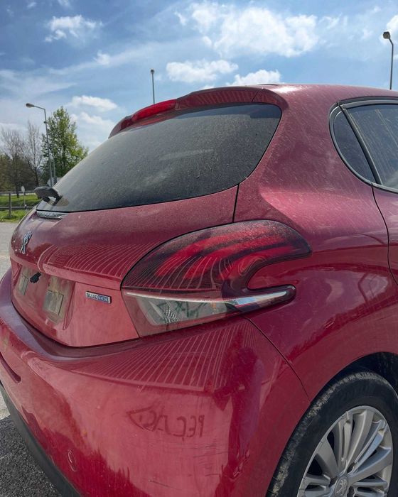 Peugeot 208 de 2015 para peças!
