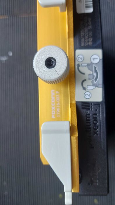 Intel Pentium Xeon III (3) Foxconn 179.616-003 F64740387954563122