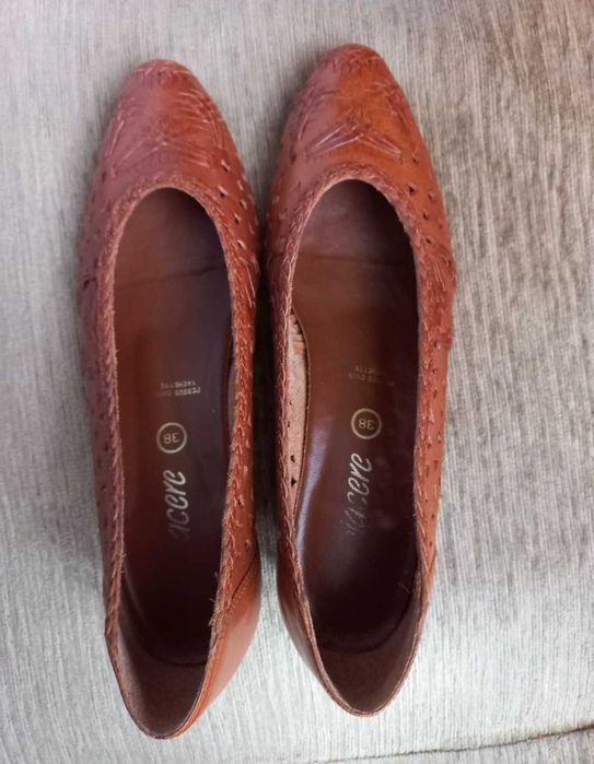 Жіночі шкіряні туфлі привезені із закордону