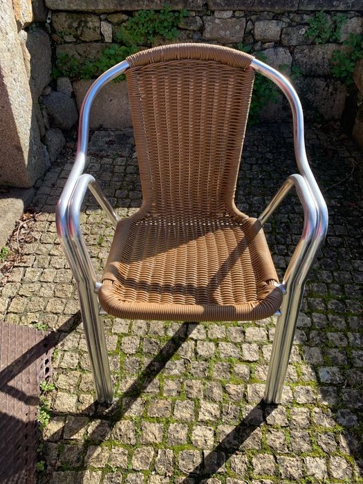 4 Cadeiras com   Mesa Quadrada