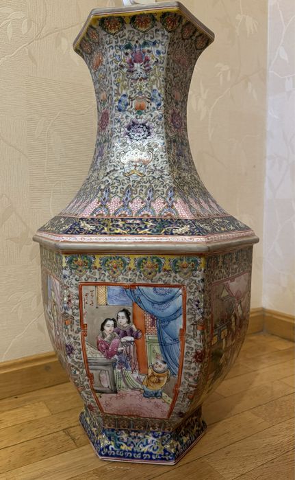 Старинная фарфоровая интерьерная ваза. Китай.