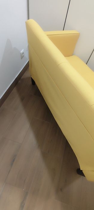 Vendo sofá amarelo dois lugares
