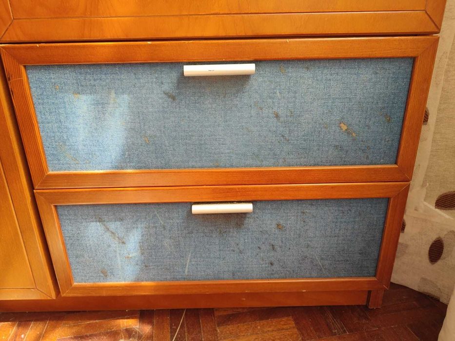 Roupeiro Duas portas com gavetas usado para desocupar