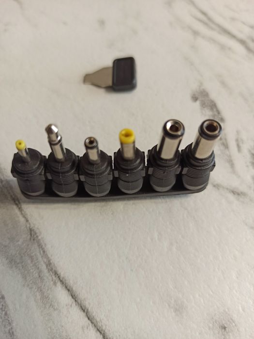 Новый блок питания с регулятором напряжения.