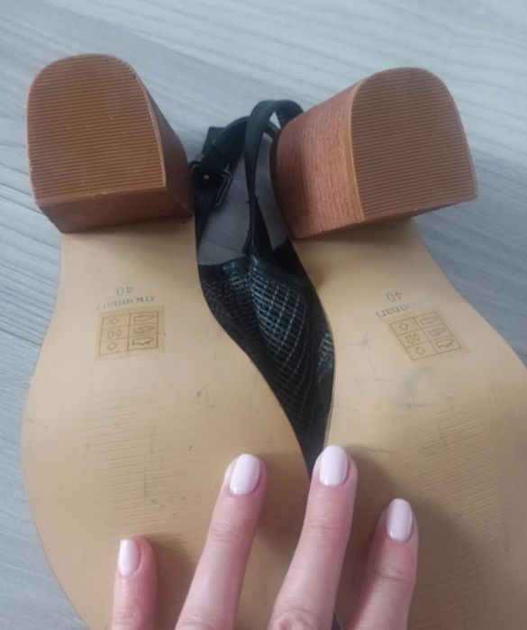 Stabilne Sandały Monari