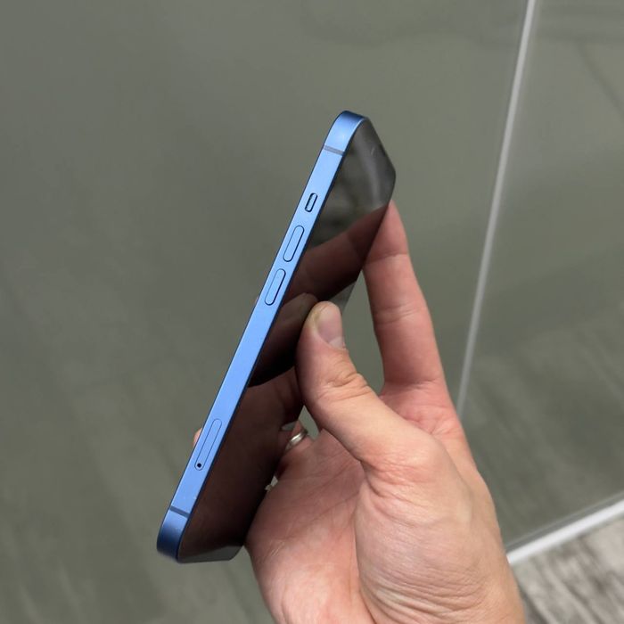 Продам айфон 13 512