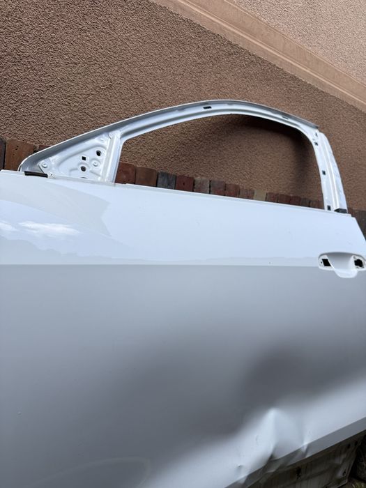 Дверка водійська біла Audi etron  sportback