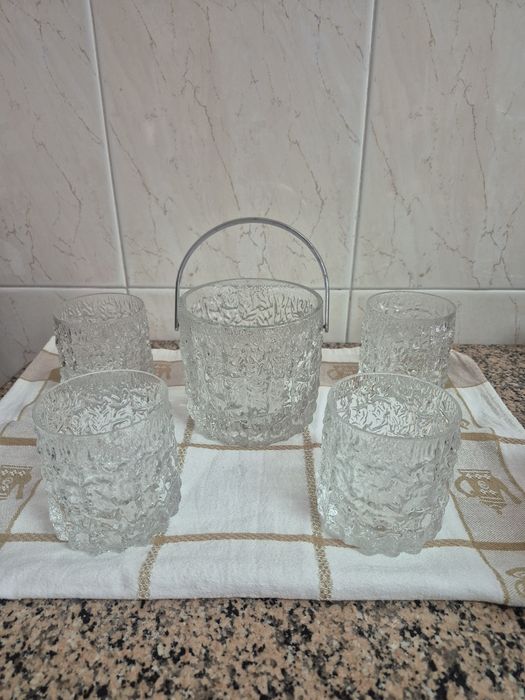 Conjunto de balde para o gelo e 4 copos
