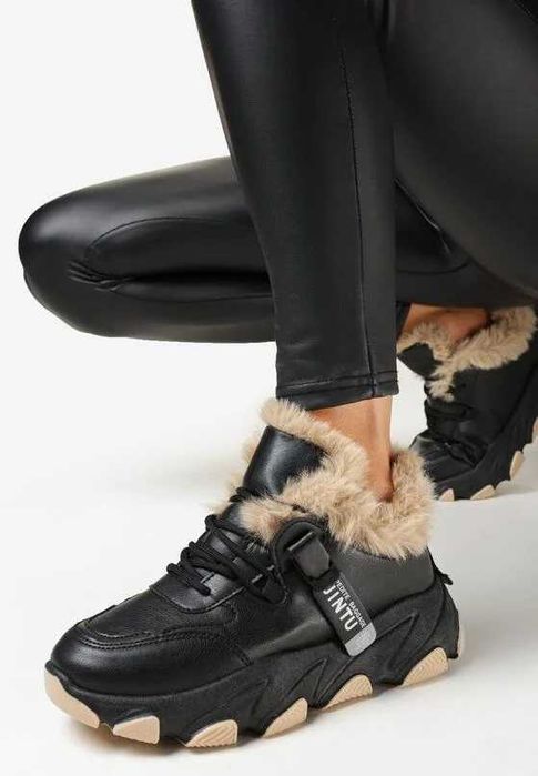 Nowe Czarne botki sneakersy z futerkiem sznurowane 39