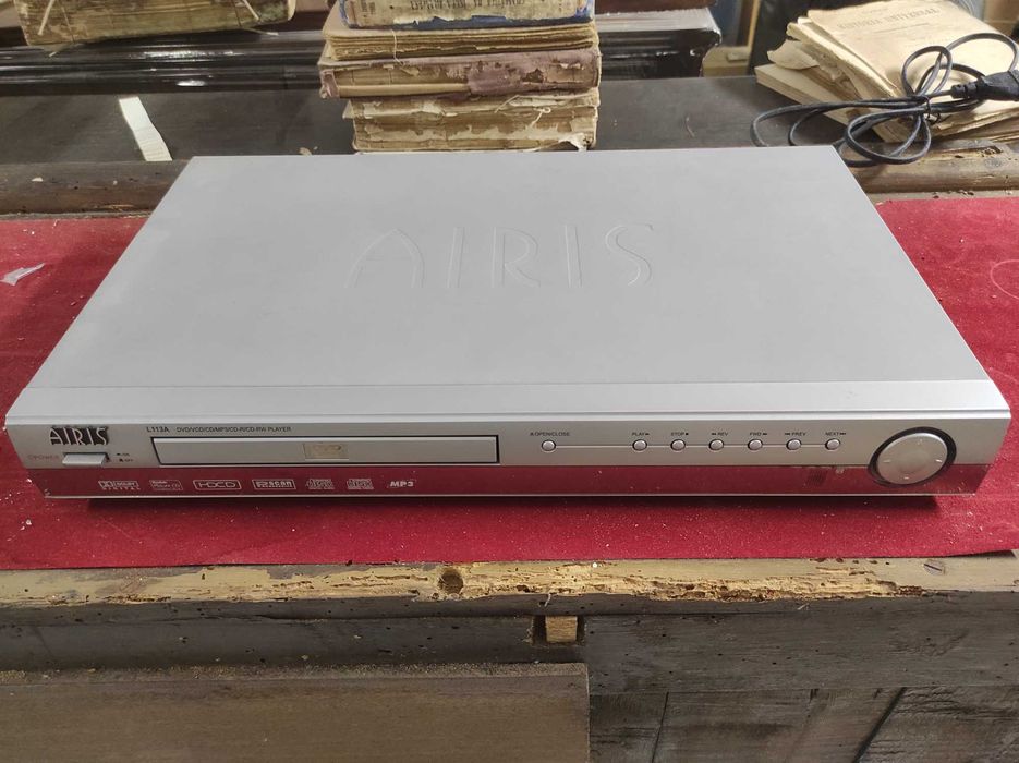 Leitor de DVD e CD AIRIS L113A (Com Comando e Manual)