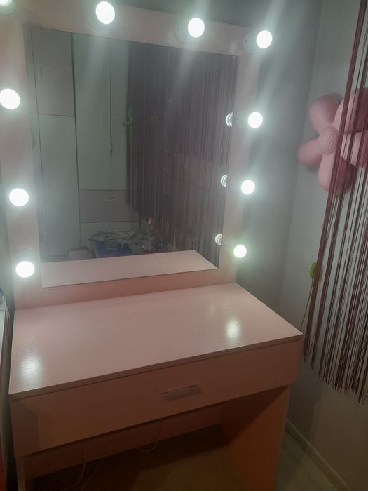 Różowa toaletka duża