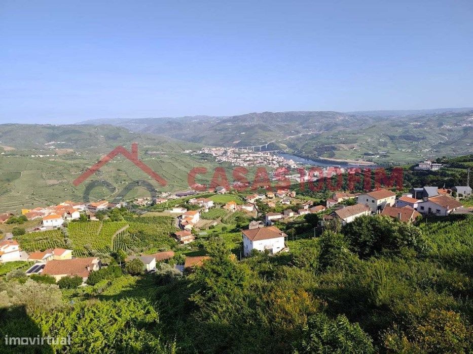5 Moradias + Terreno em Loureiro - Peso da Régua