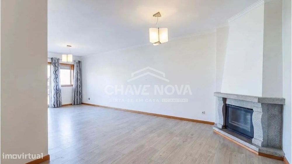 Apartamento T3 em Paços de Brandão c/ Elevador e Garagem