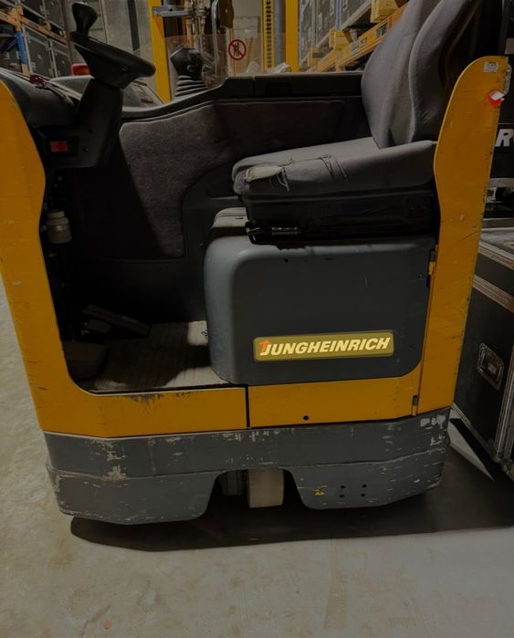 Wózek widłowy REACH Truck Jungheinrich
