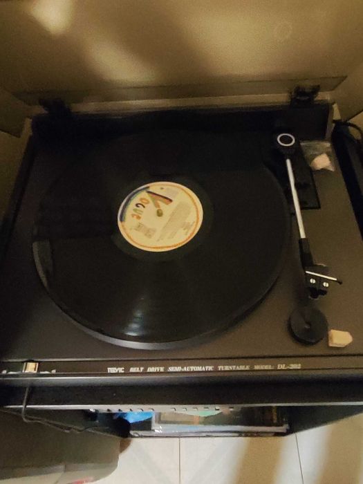 Aparelhagem de som com gira disco e cd