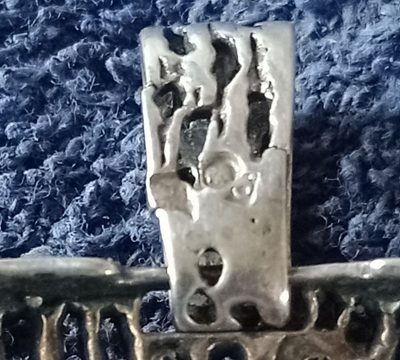 Srebrna zawieszka z piaskiem pustyni