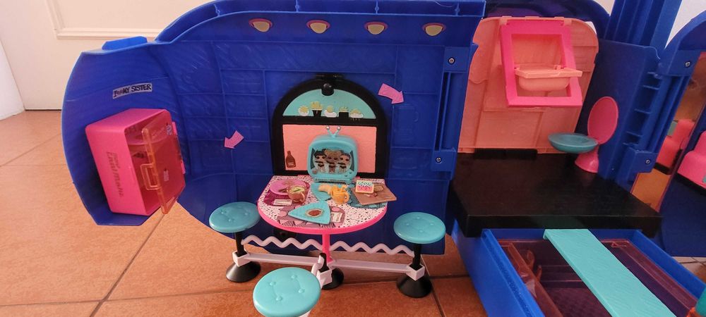 Caravana L.O.L. Surprise! O.M.G. 4-in-1 Glamper Fashion