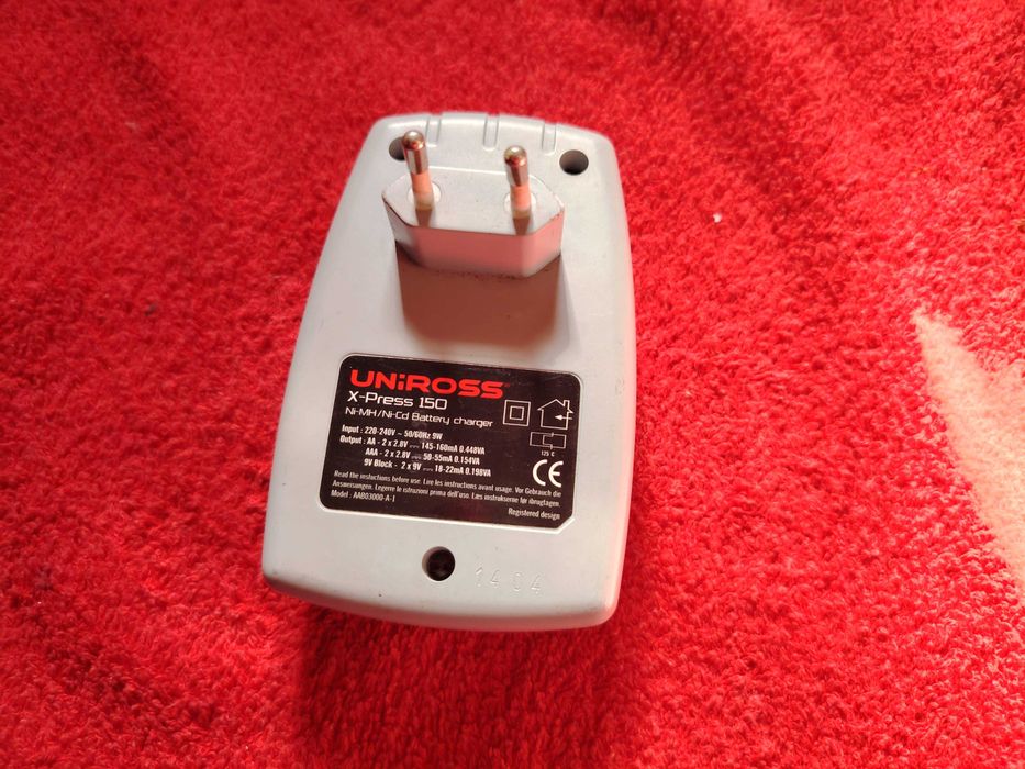 Carregador baterias  AA  /  AAA  /  9 V Block