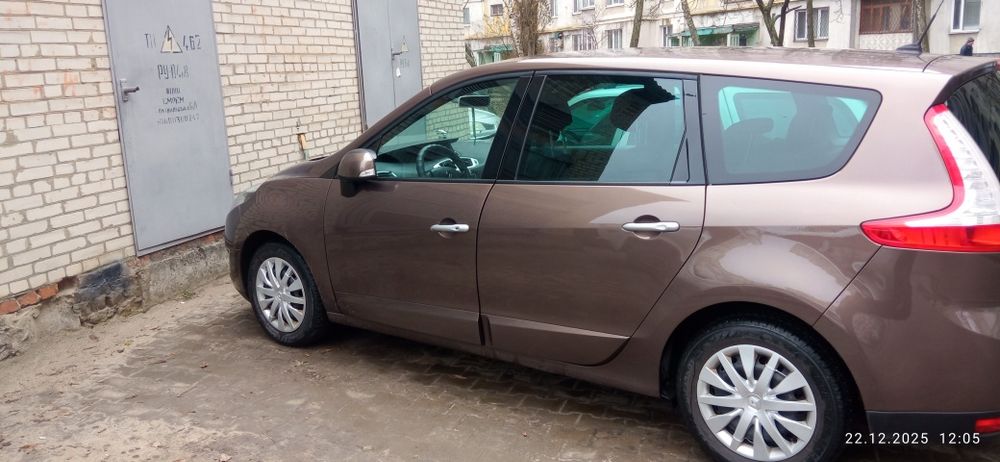 Рено сценік 3.  2009 року. 7 місний.тел: