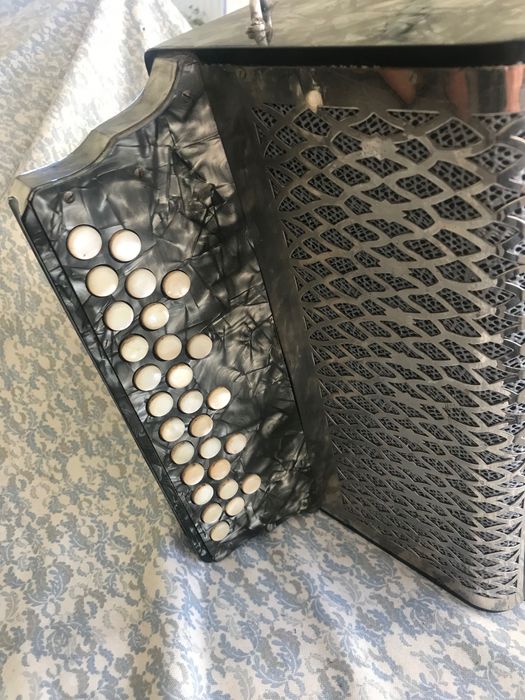 Vendo esta concertina em la sustenido