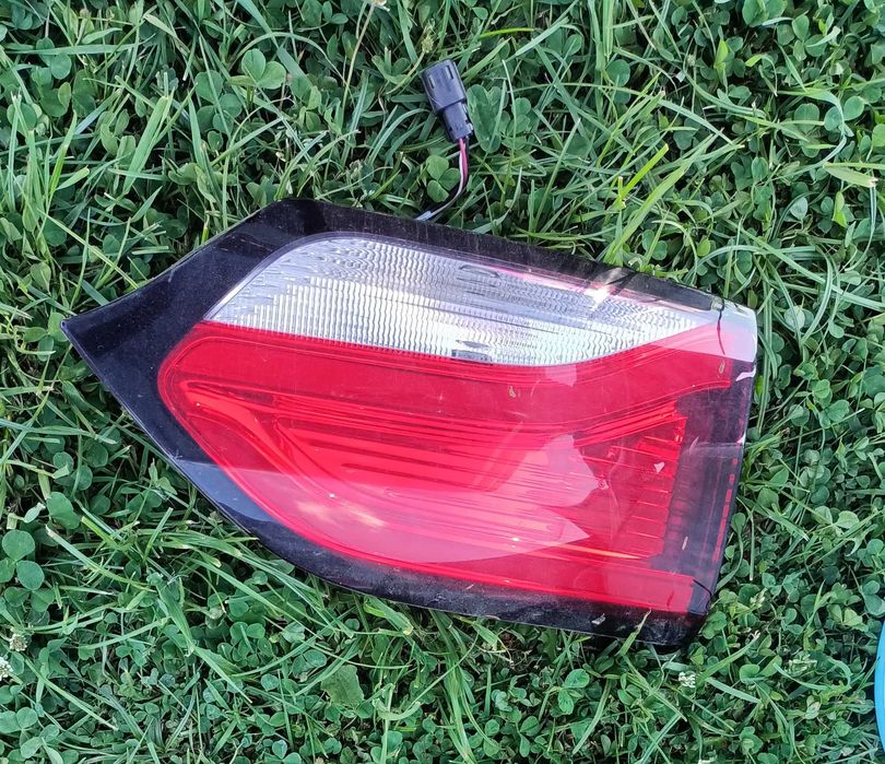 Części do Chrysler Pacifica 2019, lampa tył, podbitka bagażnika, czujniki parkowania, listwa Chrysler, szyba tył