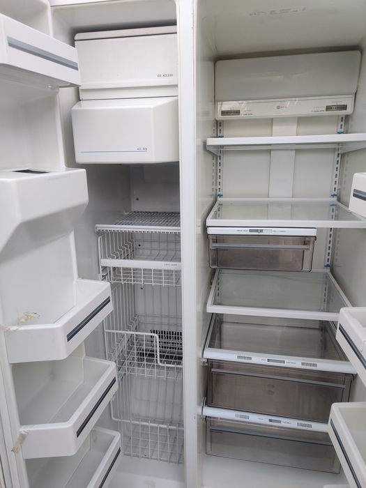 Холодильник MAYTAG Американский