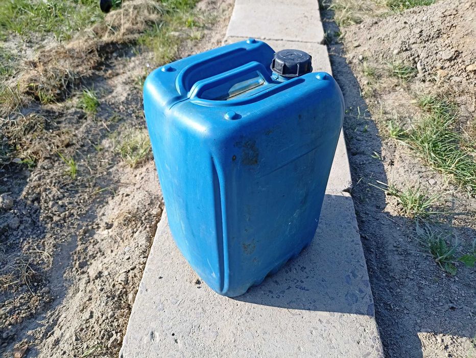 Kanister - baniak - pojemnik na wodę - 25l - czysty - stan bdb