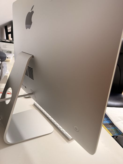 iMac Retina 4K 21.5" (2019) – 1TB – Radeon Pro – Apple Keyboard + Mouse
