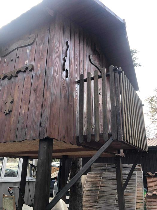 Domek dla dzieci ogrodowy  bardzo duzy i wygodny z balkonem oknami