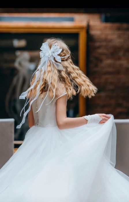 Przepiękna sukienka komunijna.