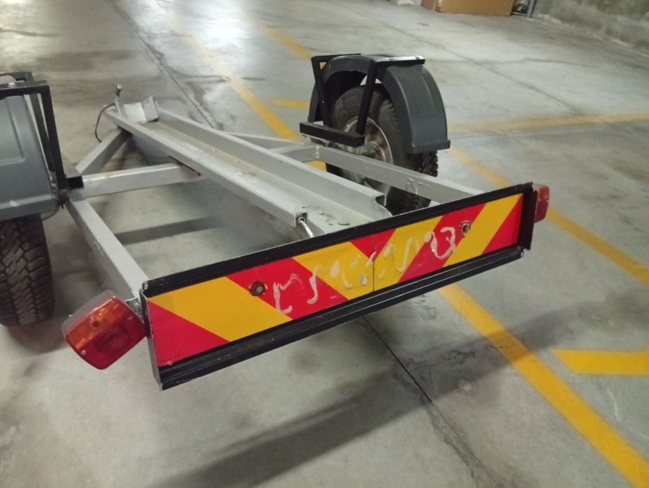 Atrelado uma moto, de qualidade , jante 13 pneus novos.
