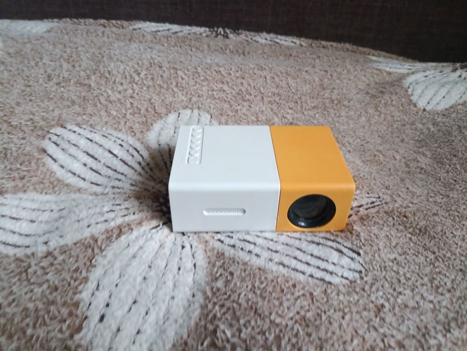 Міні-проектор YG 300 LED б/у з комплектом