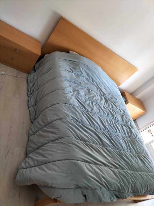 (Novo preço) Cama de casal 190x140 + mesas de cabeceira em madeira