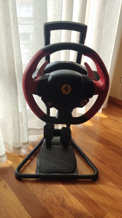 Volante Thrustmaster Ferrari 458 Spider Xbox com suporte