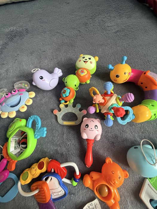 Набір брязкалець, тріщаток , мякі книжечки