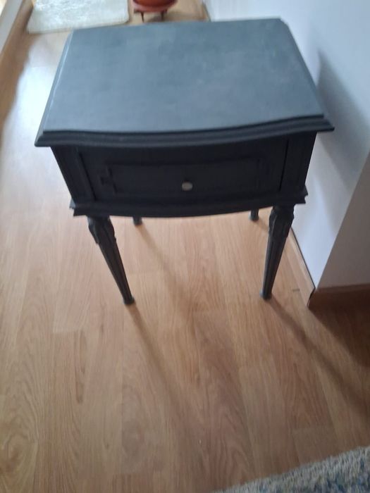 Mesa de cabeceira em óptimo estado