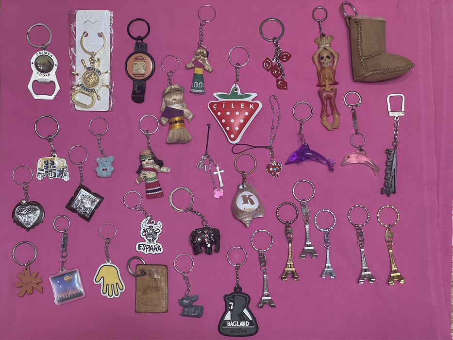 брелоки из разных уголков мира слоны Эйфелева башня и другие)