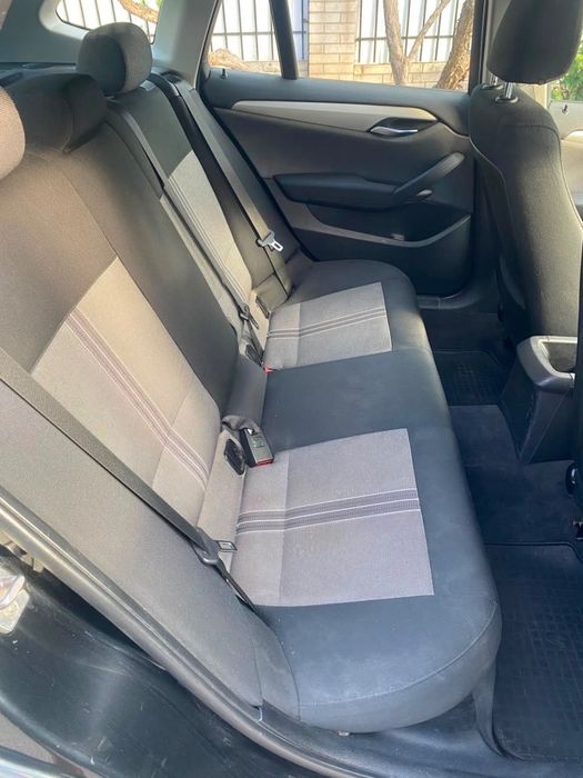 Продаж BMW X1 2011 року