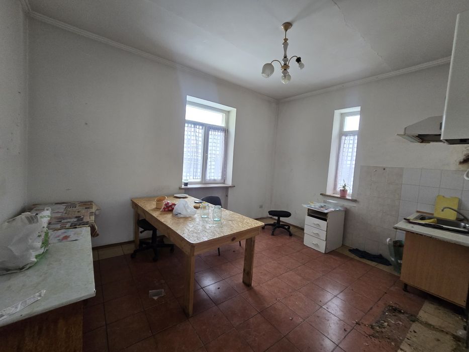 Будівля окрема 305 м2 цоколь газ с. Софіївська Борщагівка 200 м Київ