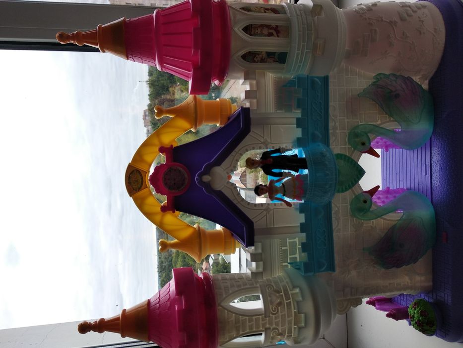 Дворец.    большой