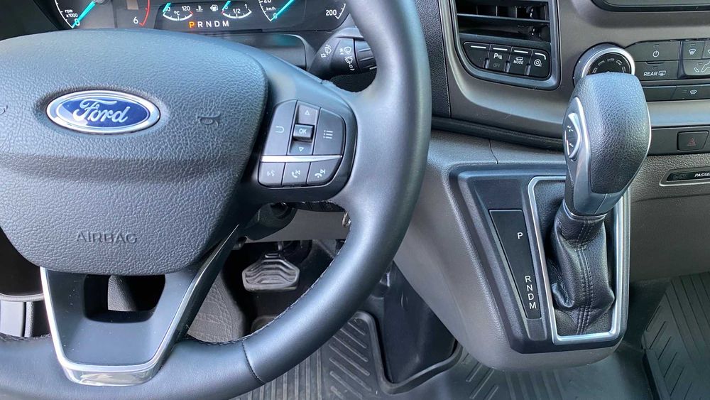 Wynajem BUSA, wynajem busów, automat, 9 os. + BOX Thule XXL