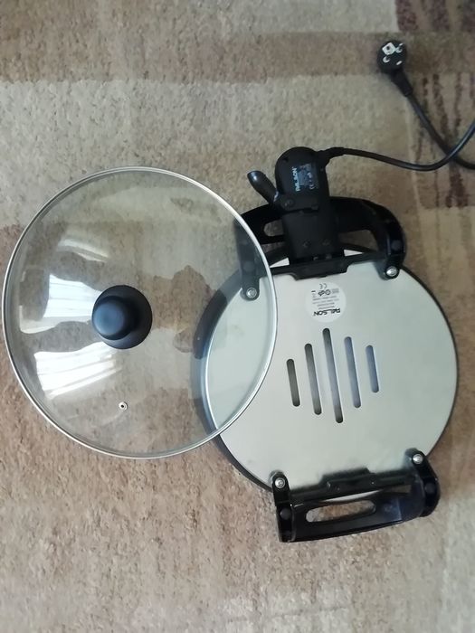 Frigideira elétrica.