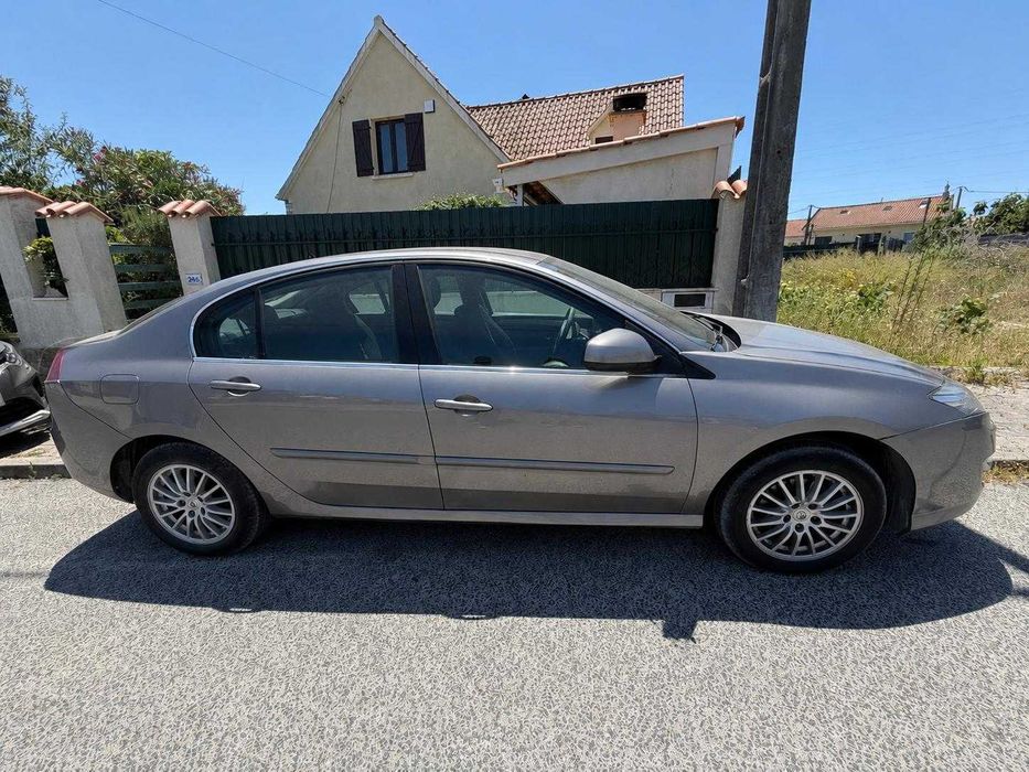 Renault Laguna — fotografia 2