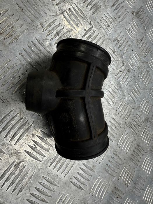 Патрубок воздушного фильтра opel Omega B 90412386