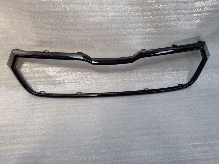 skoda kodiaq 565 facelift ramka atrapy grilla