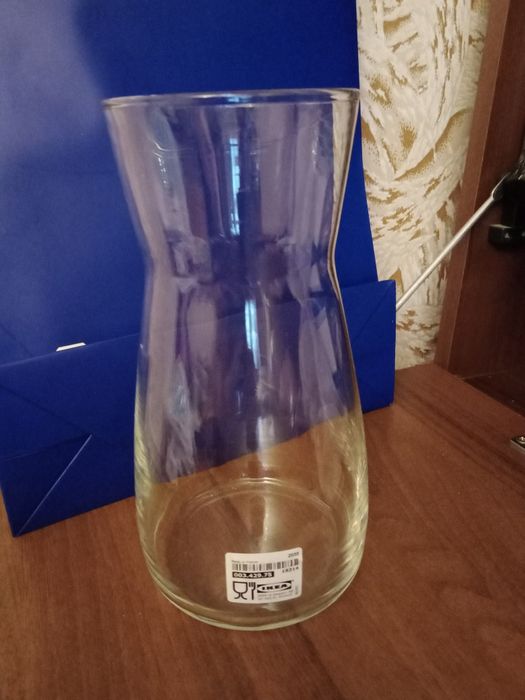 Скляні вази:циліндр2,2л,графін 1,1л,куля 3л